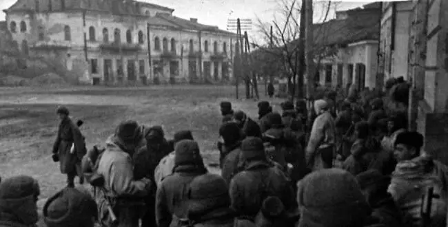 Пехотинцы 1й ТА на улицах Бердичева Зима 19431944 гг Фридрих Вильгельм - фото 196