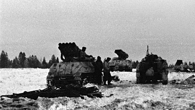 Батарея шестиствольных миномётов нибельсверфер Зима 19431944 гг - фото 226