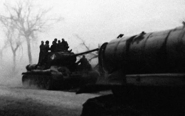 Танки 1й ТА на марше Зима весна 1944 г Танки 1й ТА под Коломыей Весна - фото 270