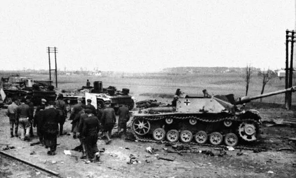Битая немецкая техника Март 1944 г район Черновиц РГАКФД Битая немецкая - фото 285