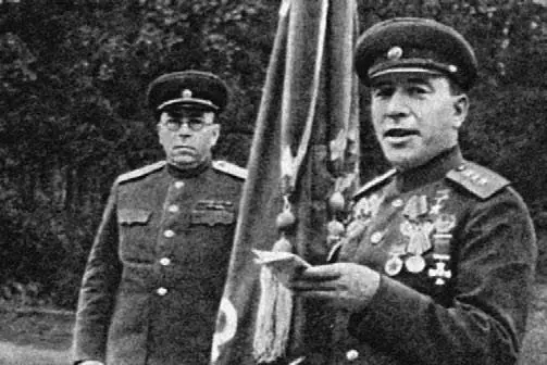Командующий армией произносит гвардейскую клятву Преобразование армии в - фото 341