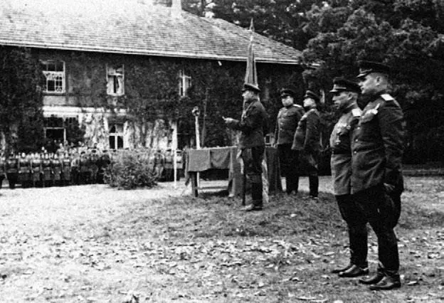Генералы М Е Катуков Н И Бирюков Н К Попель Командный состав Первой - фото 344