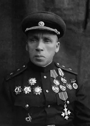 Начальник штаба МА Шалин Командир 8го гв мк И Ф Дрёмов Гвардии - фото 347