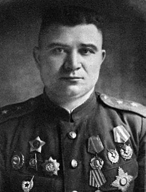Командир 11го гв тк А Л Гетман Командир 44й гв тбр И И Гусаковский - фото 353