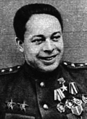 Командир 1й гв тбр В М Горелов Начальник штаба 1й гв тбр Василевский - фото 358