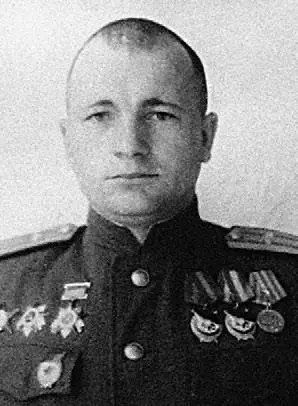 Начальник штаба 1й гв тбр Василевский Заместитель командующего 1йгв ТА - фото 359