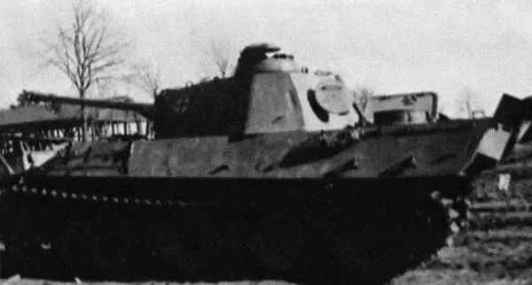 Подбитая и захваченная немецкая пантера 23й тд Август 1944 г район - фото 396