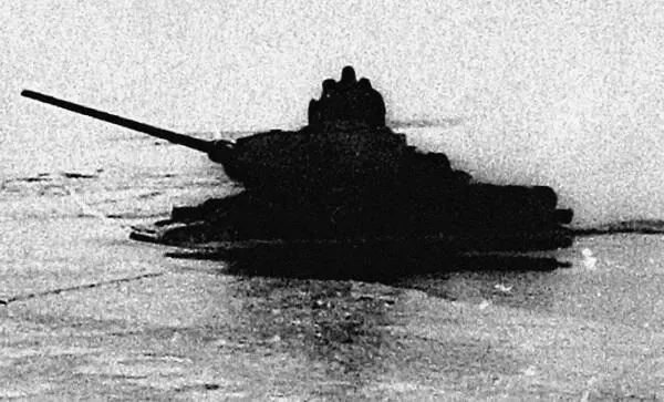 Переправа танков 1й гв ТА вброд Январь 1945 г Уничтоженная танкистами - фото 429
