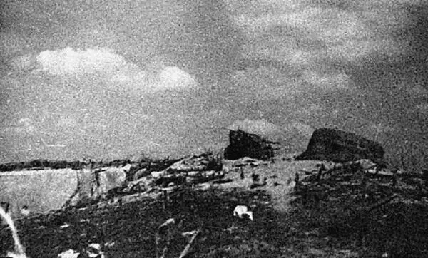 Захваченные доты противника Январь 1945 г Переправа танков через реку - фото 433