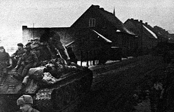 Части 1й гв ТА на марше Январь 1945 г Польша Танки 1й гв ТА на марше - фото 435