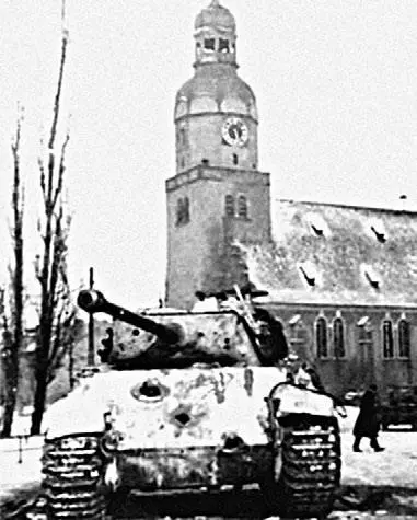 Битая немецкая техника Январь февраль 1945 г район города Познань РГАКФД - фото 443