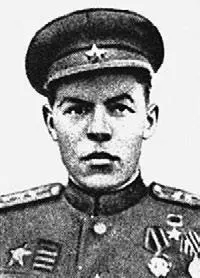 Гвардии капитан Поганкин Гвардии младший лейтенант Тегенцев Гвардии - фото 477