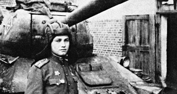 Гвардии старший лейтенант Розенбергу своей боевой машины Гвардии старший - фото 491