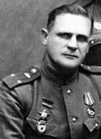 Гвардии подполковник Мусатов Гвардии старший лейтенант Духов Гвардии - фото 510