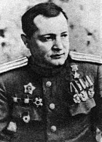 Гвардии подполковник Мельников Гвардии лейтенант Головин Гвардии капитан - фото 513