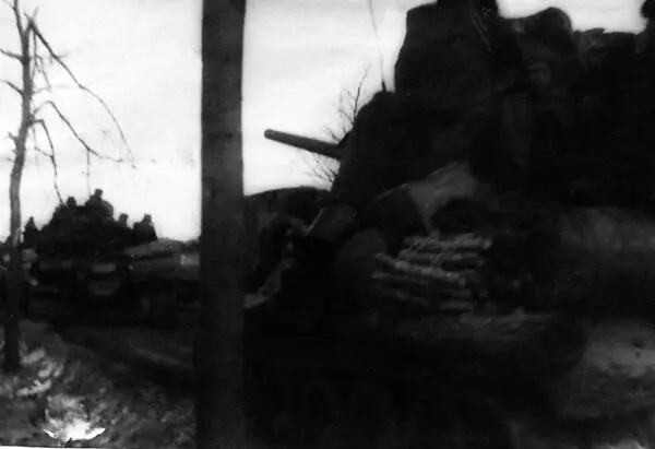 Танки 1й гв ТА на марше Апрель 1945 г Подготовка частей 1й гв ТА к - фото 529