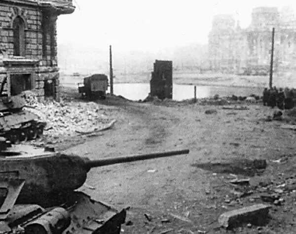 Первая из Гвардейских 1я танковая армия в бою - фото 585