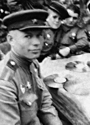 Разведчики 19й гв мбр Май 1945 г Филатов Панин Вареник Заболотин - фото 603