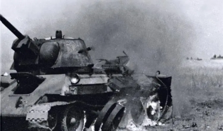 Подбитые Т34 3го мк 1й ТА Июль 1943 г Курская дуга Танкисты 22й т - фото 670
