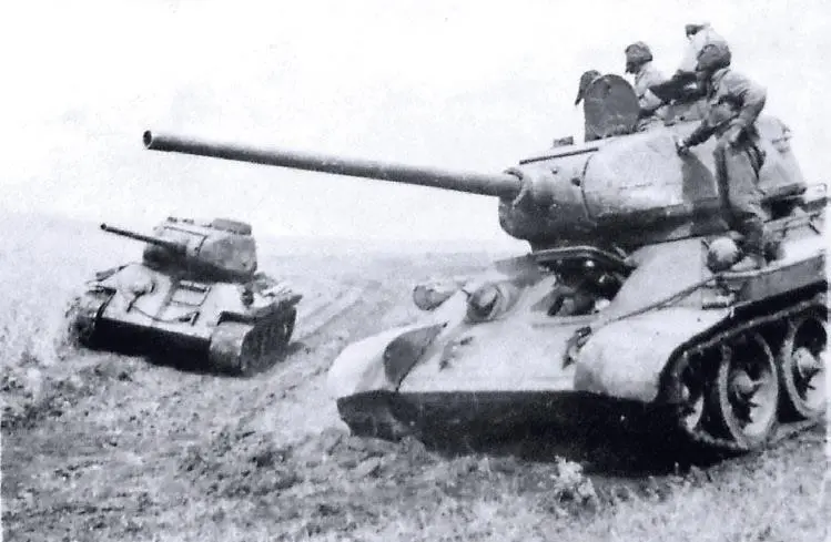 Танки 1й ТА под Коломыей Весна 1944 г Противотанковое орудие ведет огонь из - фото 686