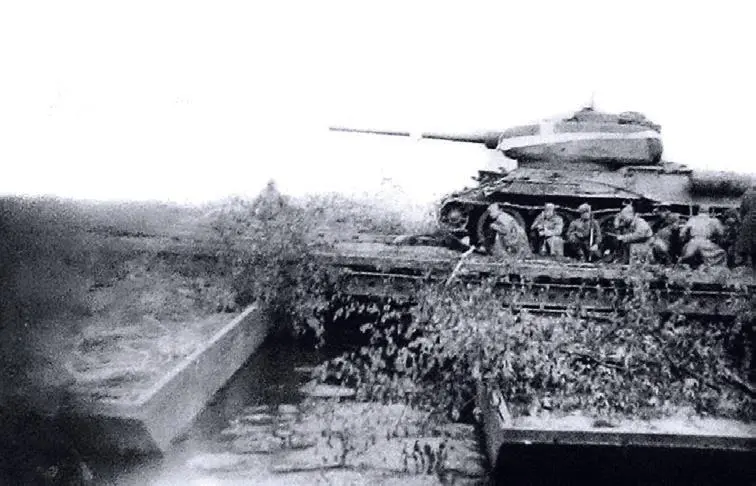 Переправа танков через реку Пилица Январь 1945 г Танки вошли в прорыв на - фото 717