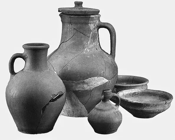 Рис 67 Глиняные кувшины крынка и миска из раскопок Биляра Взято из 9441 - фото 67