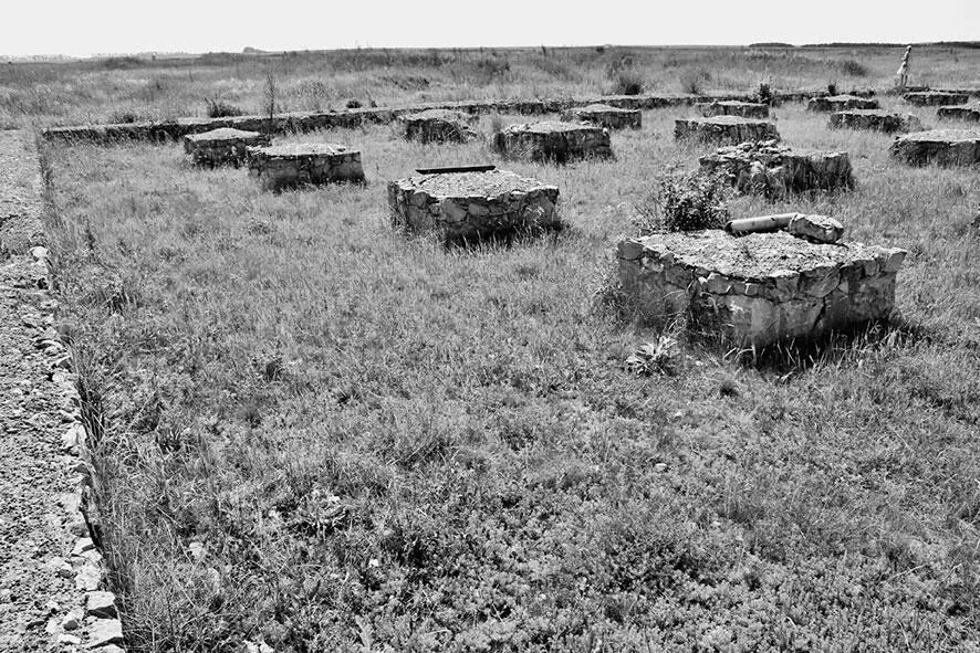 Рис 88 Остатки стен и колонн каменной части мечети в Биляре Фотография июня - фото 90