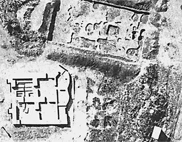 Рис 101 Еще один вариант фотоснимка дома феодала с самолета Взято из - фото 103