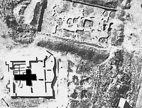 Рис 102 Мы прорисовали для ясности стороны креста в центре дома феодала на - фото 104