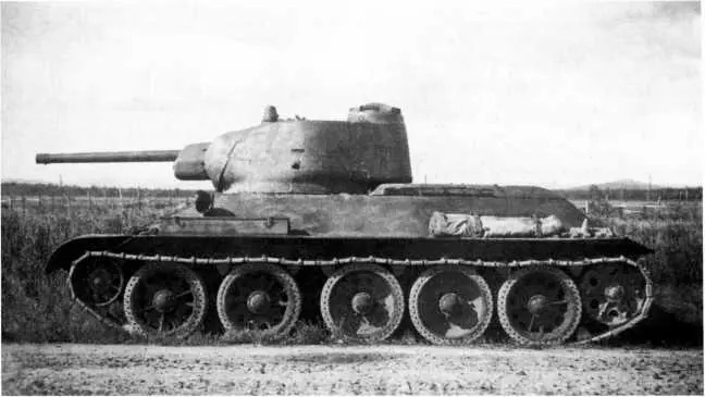 Танк Т34 с новой трехместной башней оснащенной командирской башенкой вид - фото 26