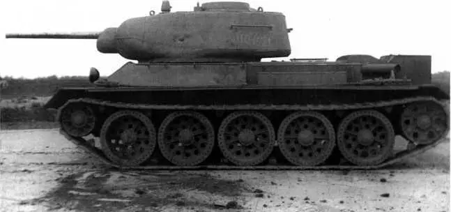 Второй вариант танка Т43 вид слева Лето 1943 года Эта машина получила башню - фото 45