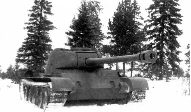Третий опытный образец танка Т44 во время испытаний общий вид Зима 1944 - фото 82