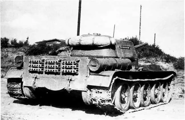 Танк Т44 второго варианта вид сзади справа Лето 1944 года На кормовом листе - фото 91
