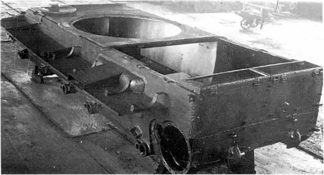 Бронекорпус танка Т44А в цеху завода 183 Нижний Тагил июль 1944 года - фото 95