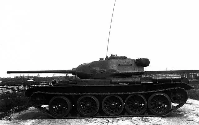 Танк Т44А вид слева Июль 1944 года ЦАМО Кроме того следует учесть что - фото 99