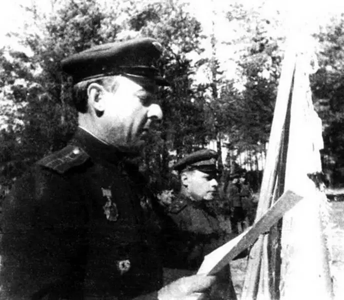 Е Т Клуссон командир 105го особого гвардейского авиационного полка - фото 35