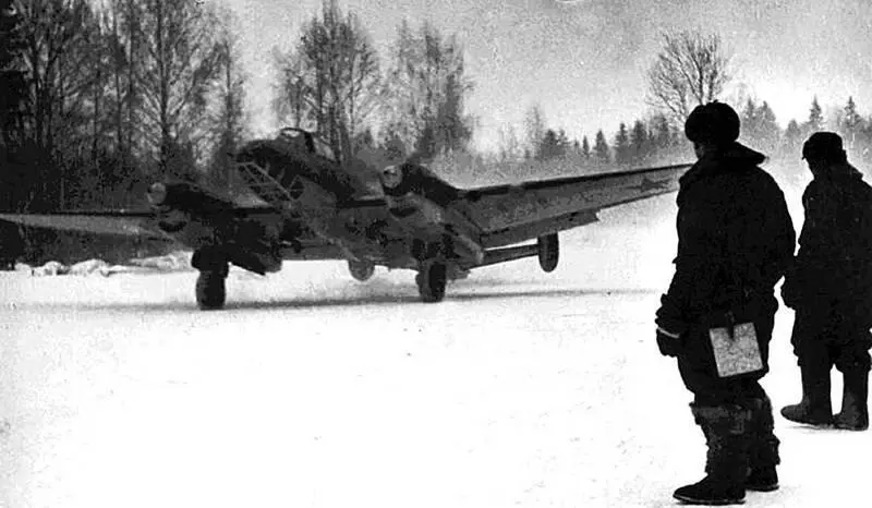 На лесном аэродроме Калининский фронт начало 1942 г Фото Б Вдовенко Три - фото 36
