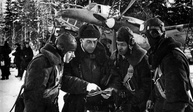 Получают задание Калининский фронт начало 1942 г Фото Б Вдовенко В - фото 37