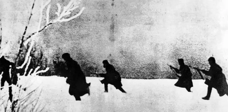 Атаки советских частей Январь 1942 г Несмотря на это Ставкой ВГК было - фото 64