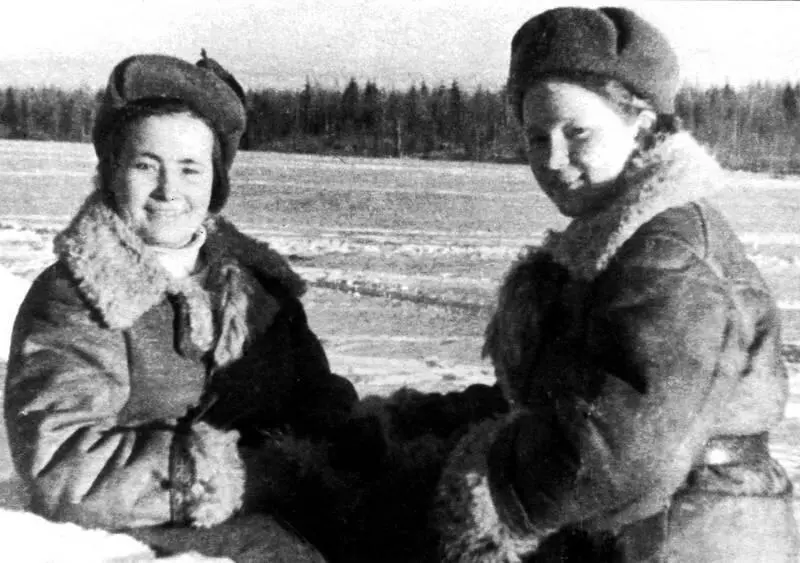 Медицинские сестры 265го медсанбата 246й стрелковой дивизии М А Филиппова и - фото 67