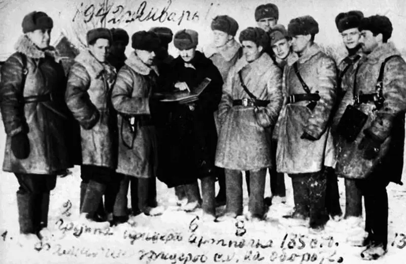 Командиры 695го артиллерийского полка 185й стрелковой дивизии Январь 1942 г - фото 72