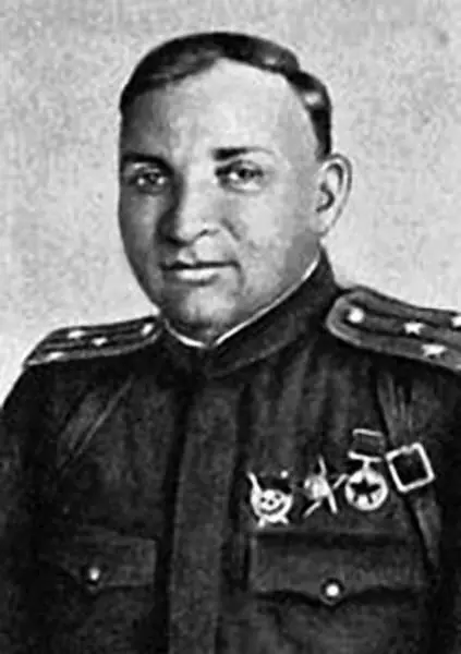 Полковник А И Толстов 1943 г Генералмайор В П Шульга Конец 1940х гг - фото 87