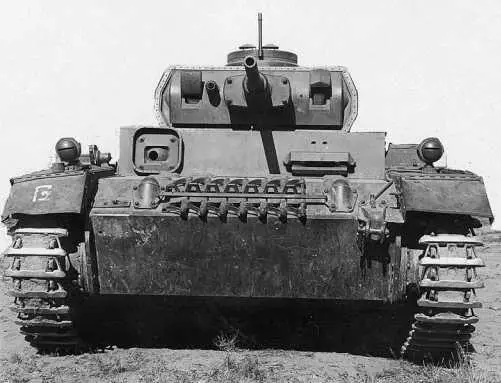 Tauchpanzer III Характерные фланцы вокруг маски пушки и пулемета - фото 66
