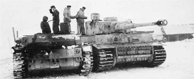 Перегрузка боеприпасов в тяжелый танк Pz VI Tiger с подвозчика боеприпасов - фото 69