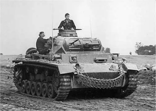 Командирский танк PzBfWgIII Ausf H Это одна из машин штаба 33го танкового - фото 89