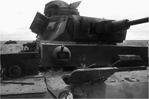PzIII AusfJ подбитый советскими войсками на Южном фронте 1941 год - фото 93