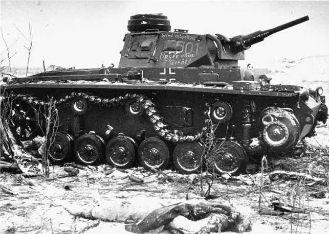 PzIII AusfJ подбитый советскими войсками на Южном фронте 1941 год В - фото 101