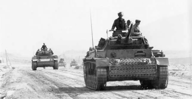 Колонна танков PzIII AusfL 10й танковой дивизии Восточный фронт 1943 год - фото 118