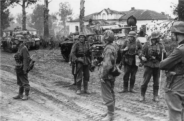Колонна танков PzIII AusfL 10й танковой дивизии Восточный фронт 1943 год - фото 119