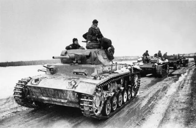 Отдельная рота трофейных танков на Западном фронте Март 1942 года На переднем - фото 180
